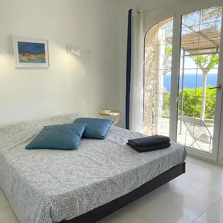 Holiday home Splendide Villa Vue Mer Plage Saint-Raphael *