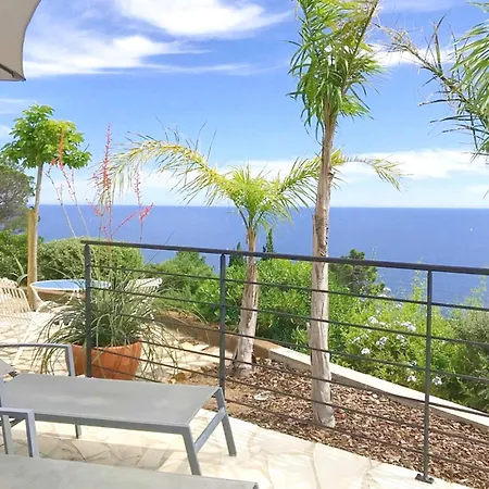 Vakantiehuis Splendide villa vue mer plage Saint-Raphaël Saint-Raphaël